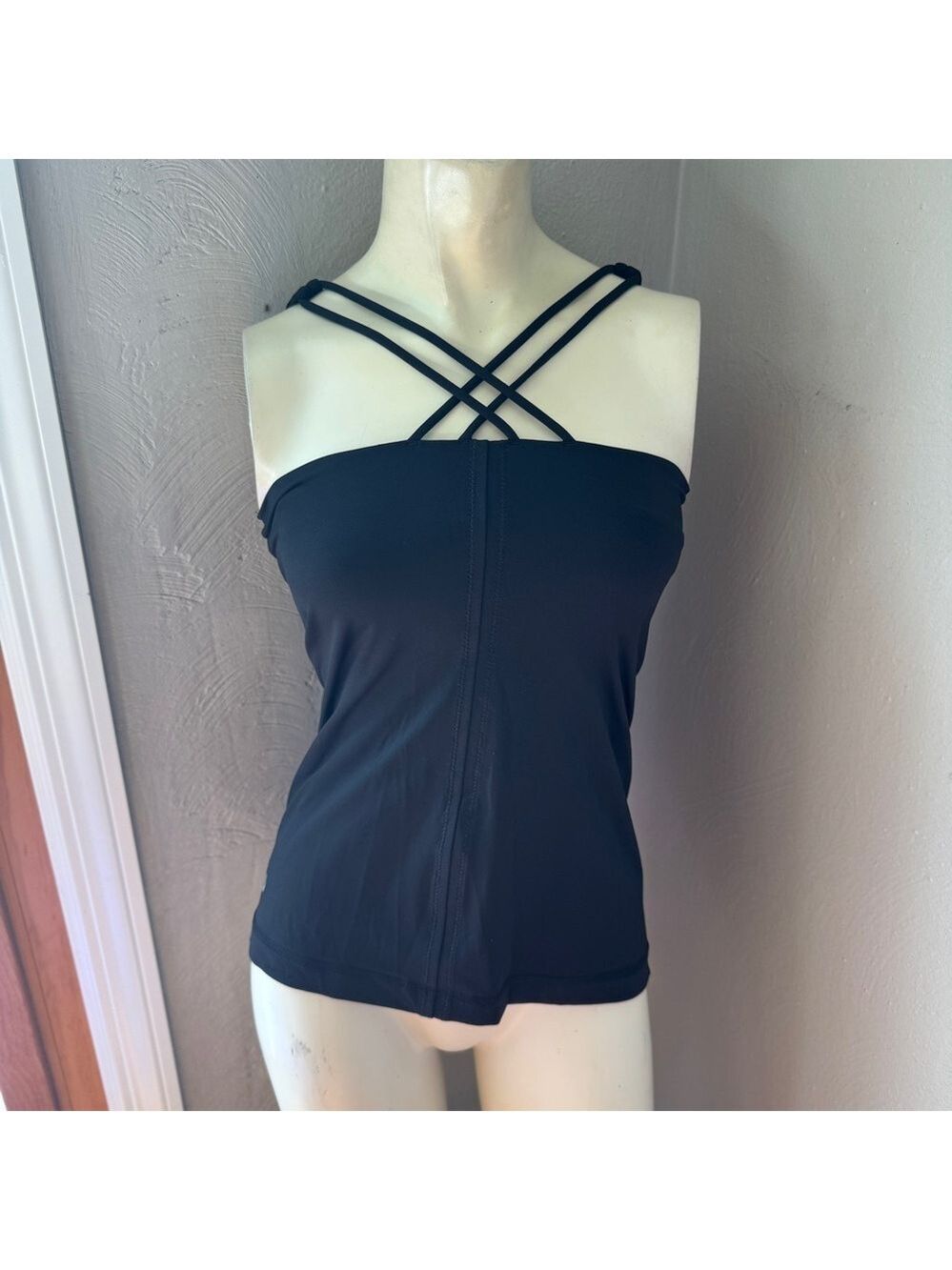 Lululemon black strappy tank size 6 built in bra